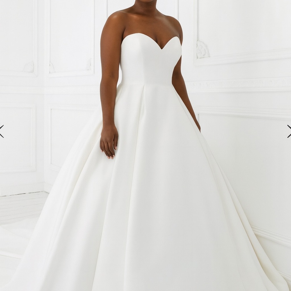 Justin Alexander | Rings Collection Elegant Strapless White Gown